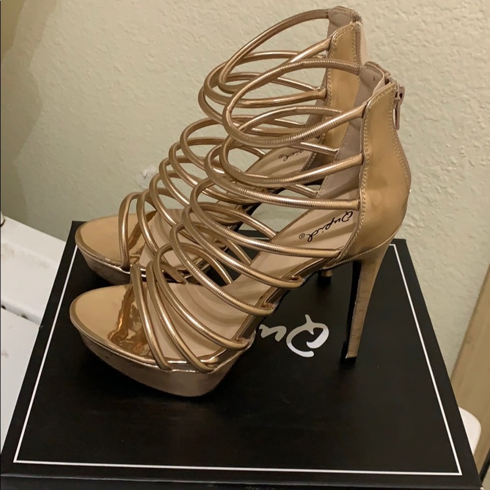 platform heels size 7.5